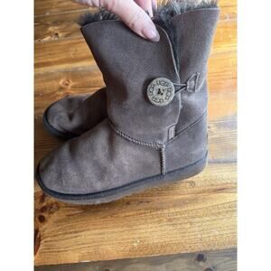 UGG Womens Bailey Button Short Boot Size 7 Brown Suede Sherpa Shearling Fury
